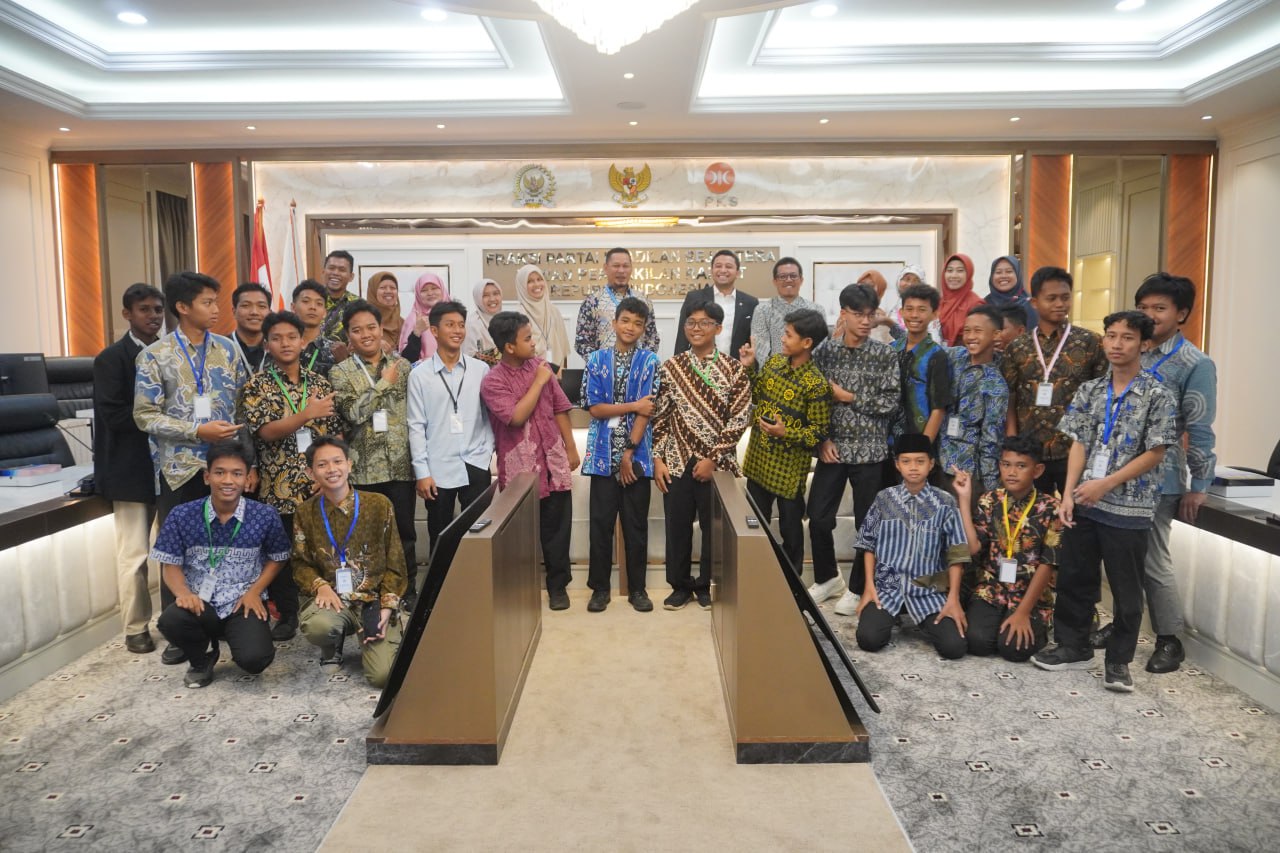 Kunjungan Edukasi Yayasan Generasi Muda Banten, Habib Idrus Ajak Tumbuhkan Semangat Politik Sejak Dini