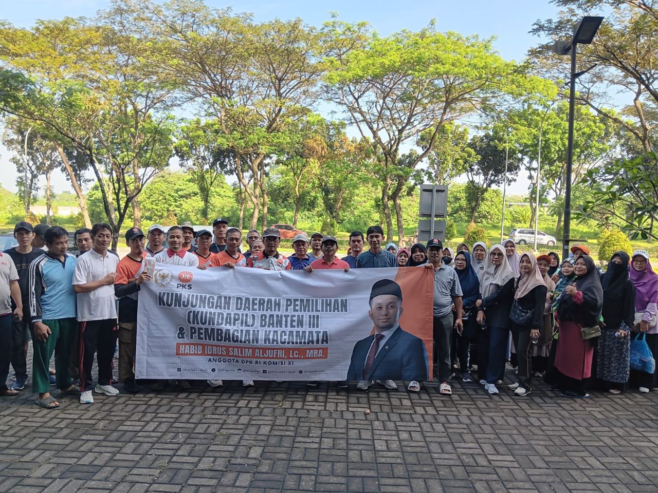 Salurkan Kacamata dan Alat Bantu Dengar, Habib Idrus: Bantuan Bukti Cinta dan Peduli Sesama