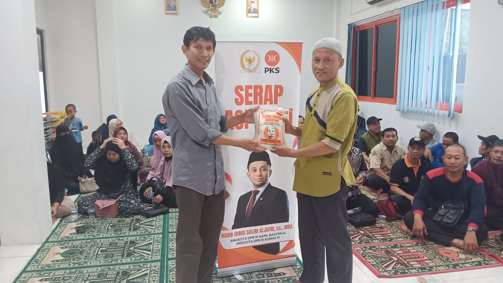 “Bukan Janji, Habib Idrus Al-Jufri Wujudkan Aksi Nyata: Bagi-Bagi Beras & Kacamata Gratis untuk Warga Tangerang Raya”