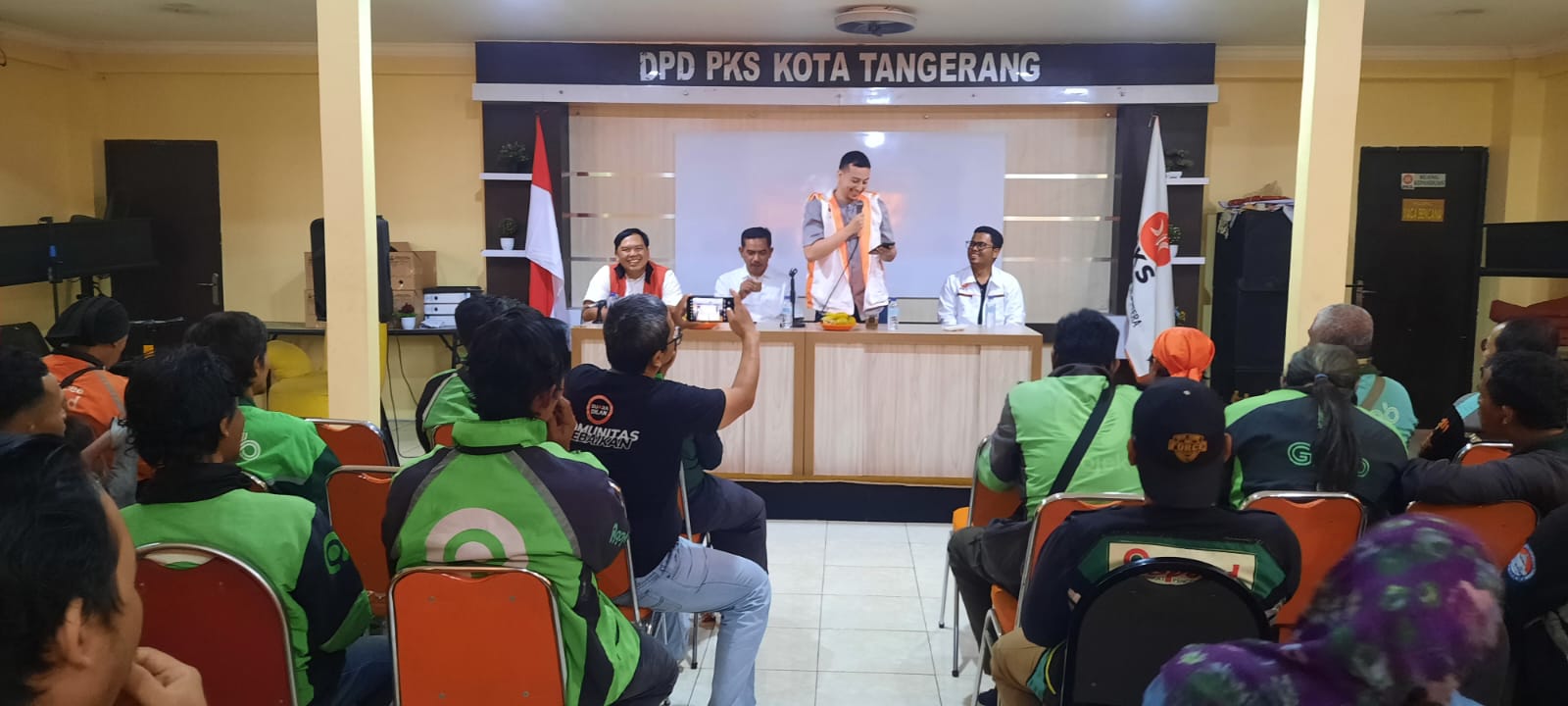 Sembako, Aspirasi, dan UMKM: Cara Habib Idrus Rangkul Komunitas Ojol di Tangerang