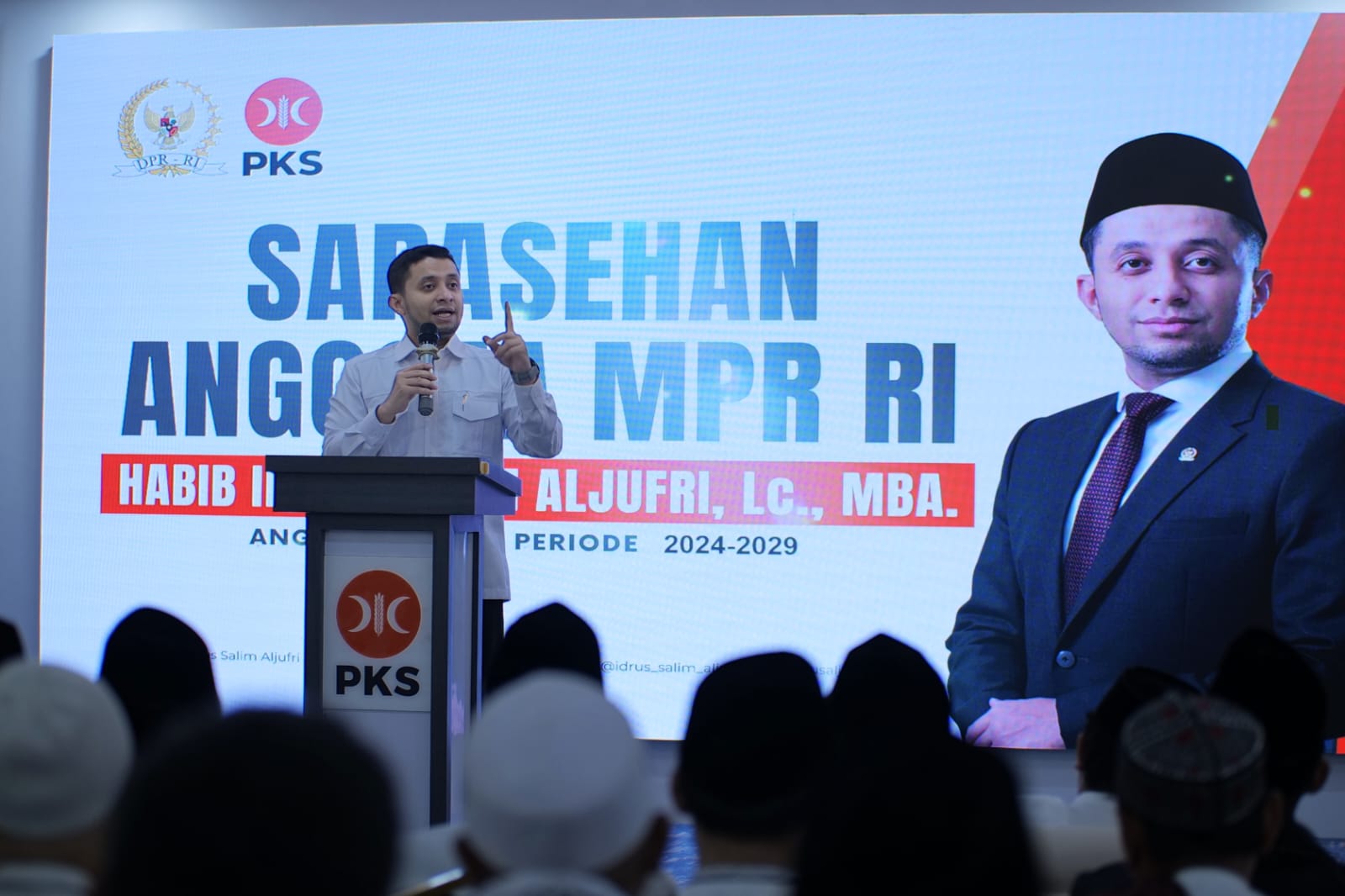 Bangun Persatuan di Tengah Tantangan, Habib Idrus Ingatkan Generasi Muda Jangan Kehilangan Jatidiri