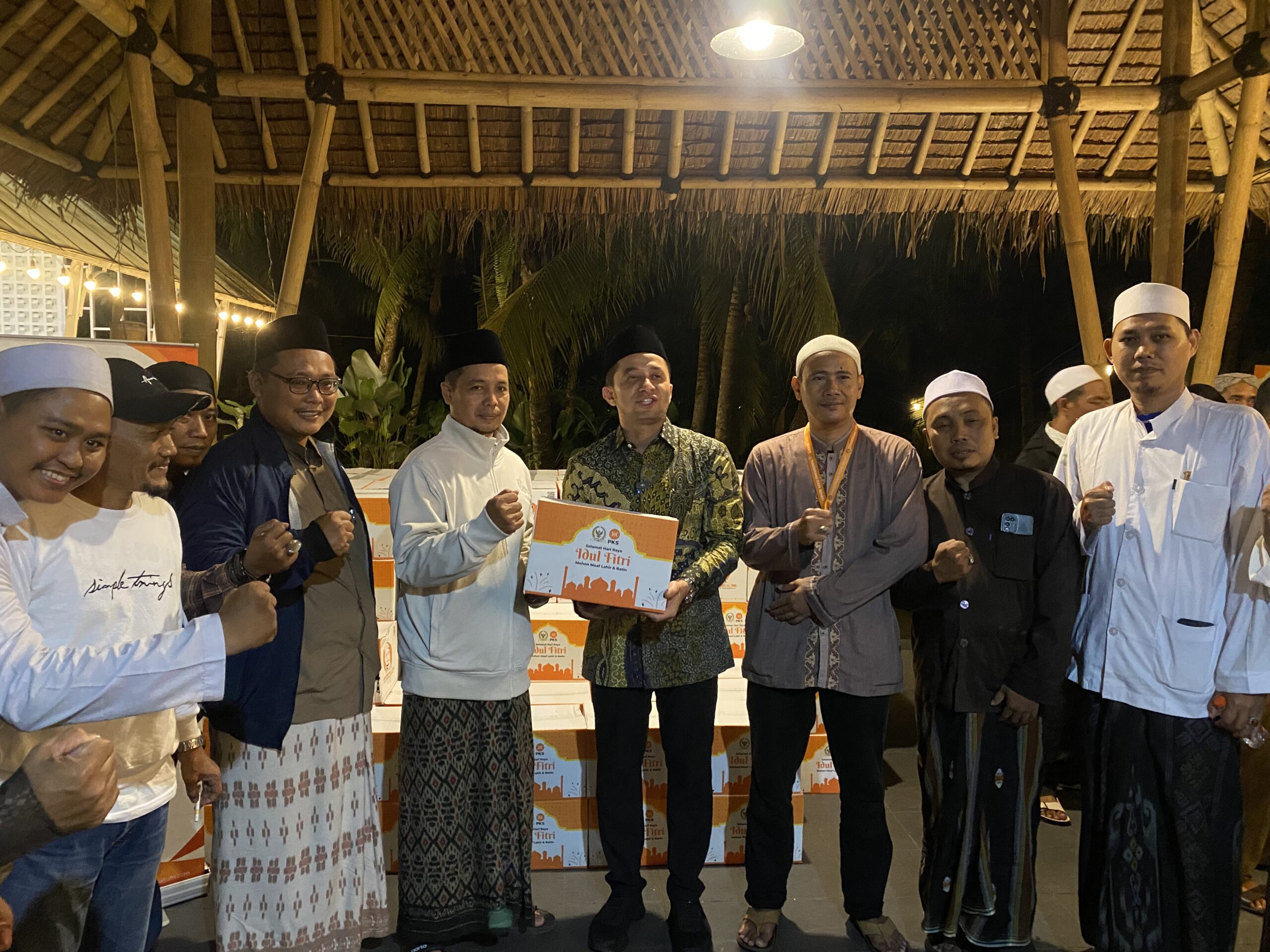 Habib Idrus Bagikan Ribuan Paket Lebaran untuk Kader dan Relawan di Tangerang Raya