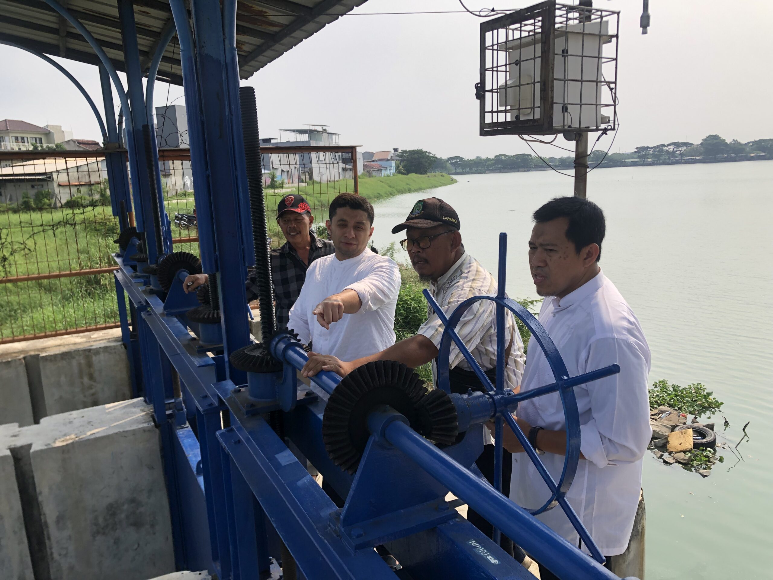 Tinjau Banjir di Periuk, Habib Idrus Tekankan Penguatan Tanggul dan Kolaborasi Lintas Instansi